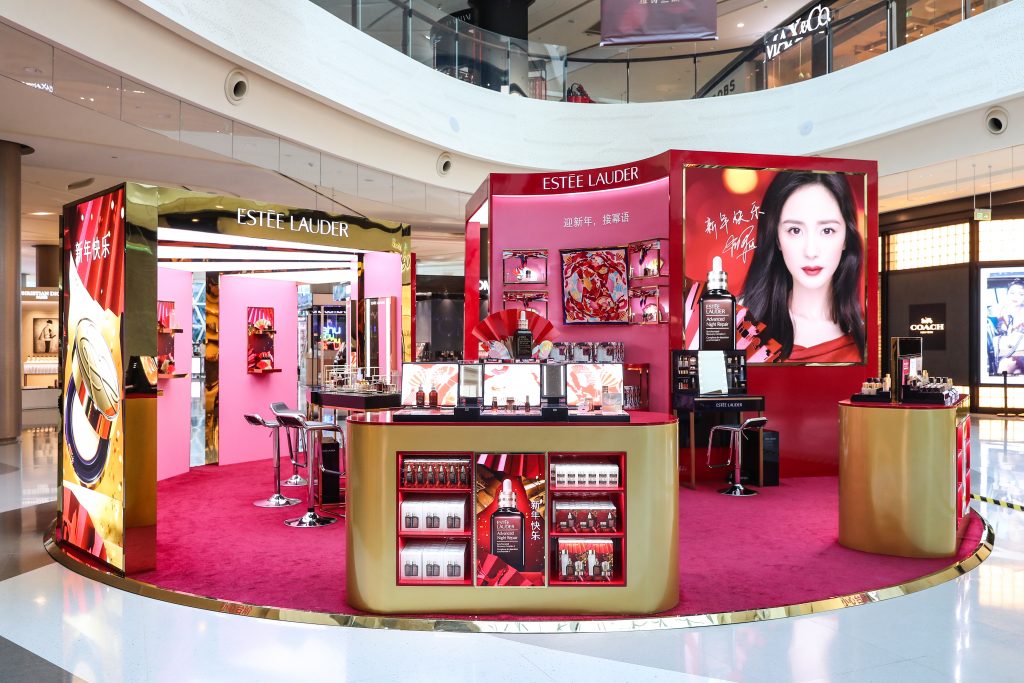 Estée-Lauder-fans-can-explore-the-brand’s-hero-skin-care-makeup-and-fragrance-collections-at-the-exclusive-exhibition-space-1024x683